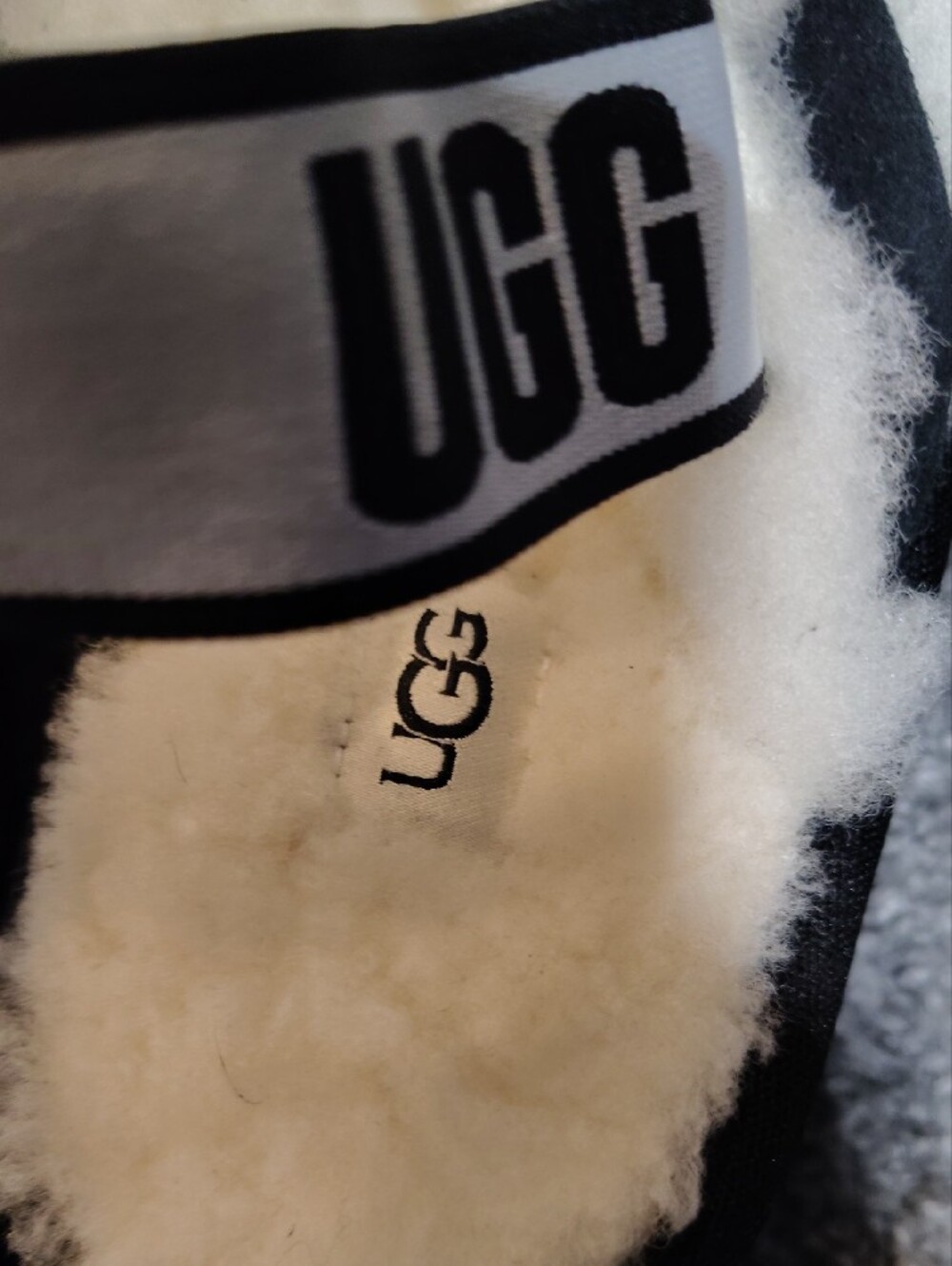 UGG White and Black Fluff Crisscross Slide with Branded Heel Strap - Picture 3 of 3